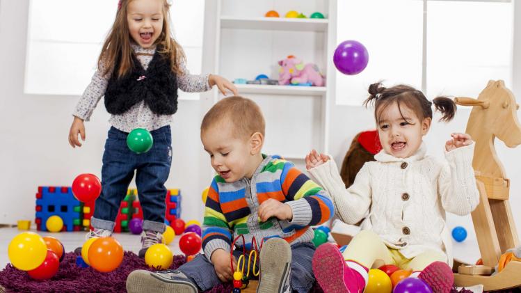 kids-playing-in-room
